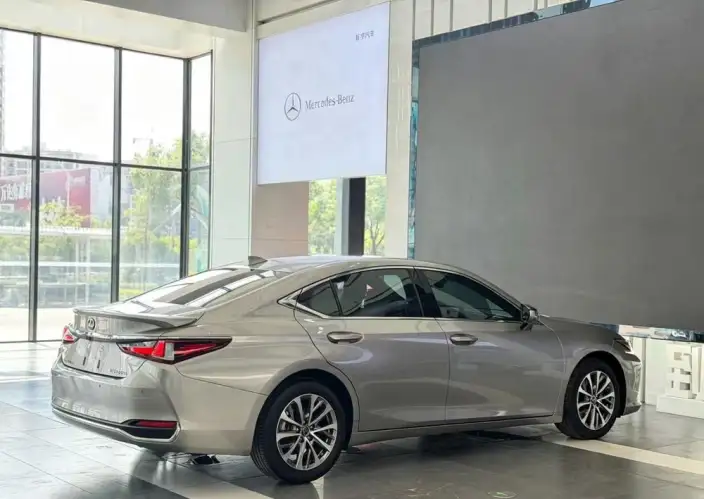 Lexus ES 2022 Model 300h Superior Edition – фото 6