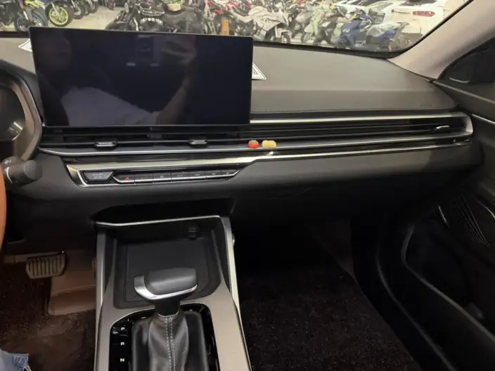 Geely Emgrand 2023 Model No. 4 Gen Champion Edition 1.5L CVT Noble Model – фото 8