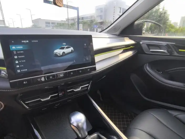 Roewe i5 2021 Model 1.5L CVT Platinum edition – фото 7