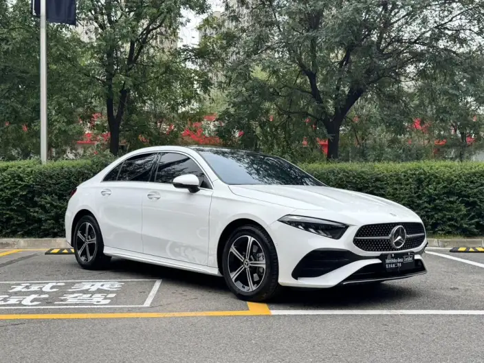 Mercedes-Benz A-class 2025 Model A 200 L Fashion Edition – фото 3