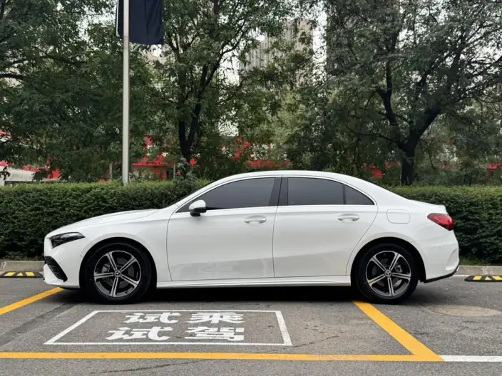 Mercedes-Benz A-class 2025 Model A 200 L Fashion Edition – фото 4