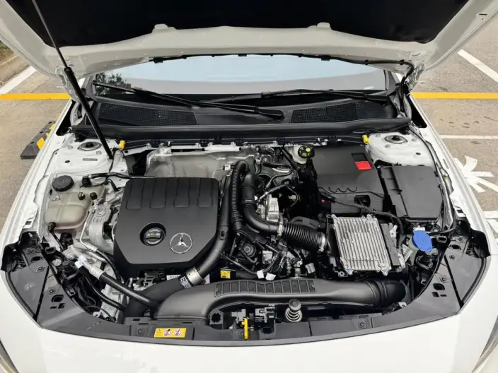 Mercedes-Benz A-class 2025 Model A 200 L Fashion Edition – фото 8