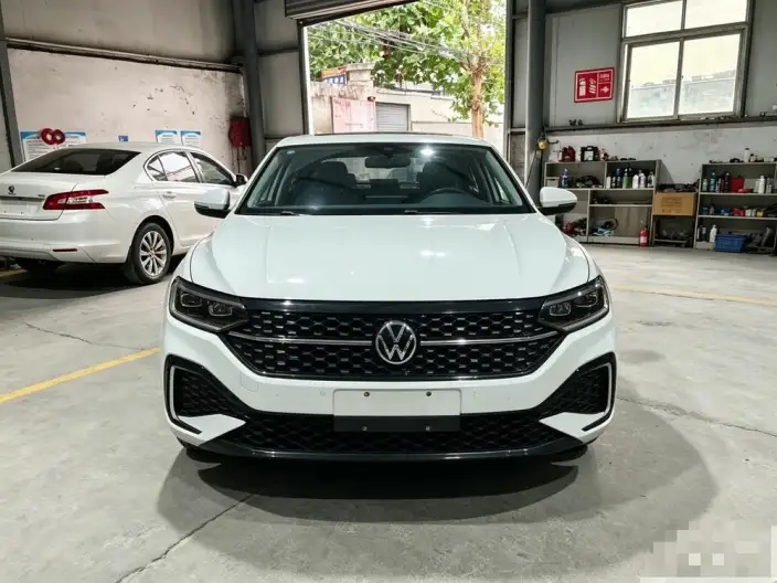 Volkswagen Lavida 2023 Model 1.5L Automatic Starry Sky Five Million Edition – фото 2