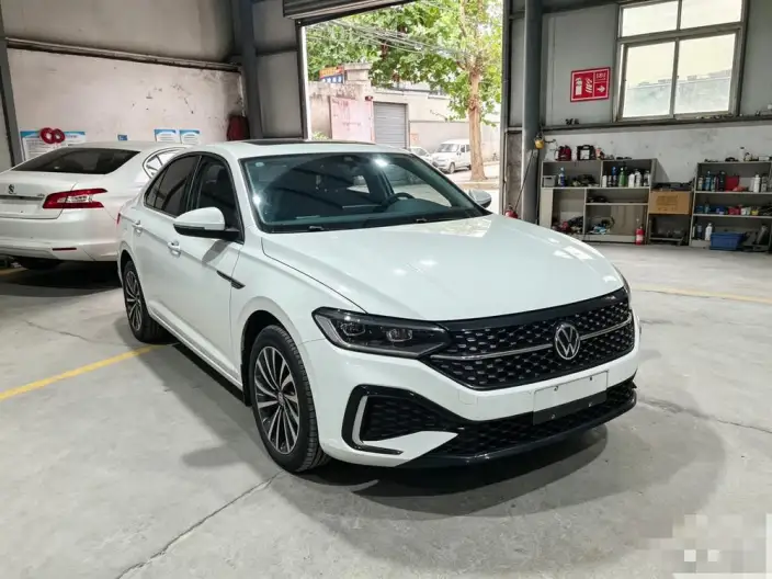 Volkswagen Lavida 2023 Model 1.5L Automatic Starry Sky Five Million Edition – фото 3