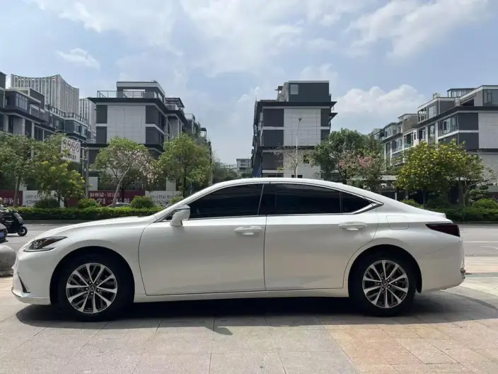 Lexus ES 2022 Model 200 Superior Edition – фото 4