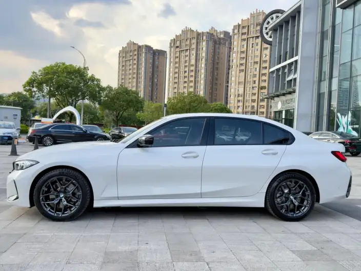 BMW 3 Series 2025 Model 330Li M Sports Night Set – фото 4