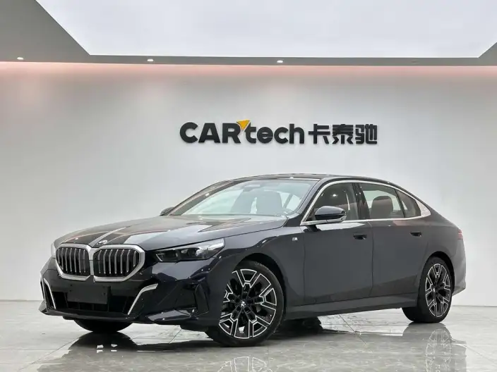 BMW 5 Series 2025 Model 530Li Exclusive Model M Sports Set – фото 1