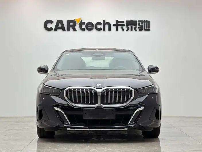 BMW 5 Series 2025 Model 530Li Exclusive Model M Sports Set – фото 2