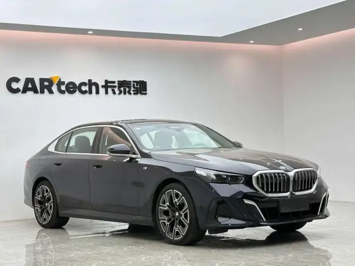 BMW 5 Series 2025 Model 530Li Exclusive Model M Sports Set – фото 3