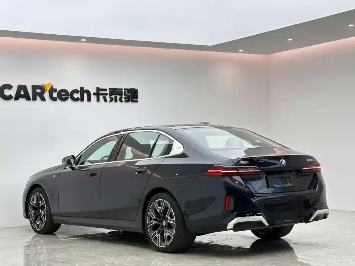 BMW 5 Series 2025 Model 530Li Exclusive Model M Sports Set – фото 5