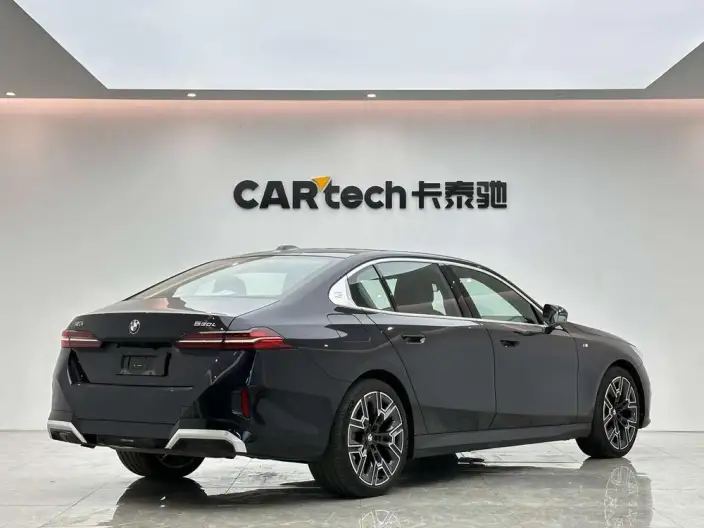 BMW 5 Series 2025 Model 530Li Exclusive Model M Sports Set – фото 7