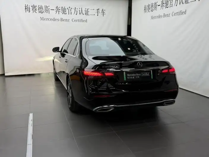 Mercedes-Benz E-Class PHEV 2023 Model E 350 e L sedan – фото 4