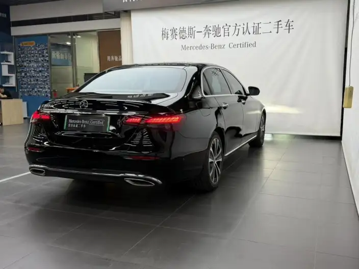 Mercedes-Benz E-Class PHEV 2023 Model E 350 e L sedan – фото 6