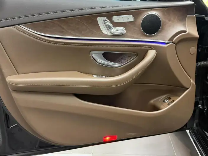 Mercedes-Benz E-Class PHEV 2023 Model E 350 e L sedan – фото 8