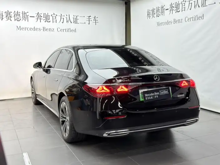 Mercedes-Benz E-Class PHEV 2024 Model E 350 e L sedan – фото 4