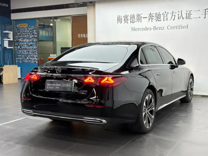 Mercedes-Benz E-Class PHEV 2024 Model E 350 e L sedan – фото 6
