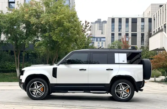 Land Rover Defender 2022 Model 110 P400 X-Dynamic HSE – фото 3