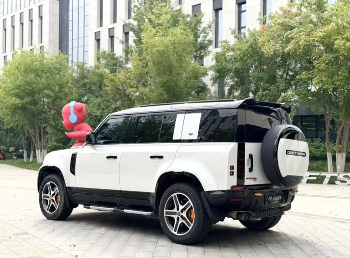 Land Rover Defender 2022 Model 110 P400 X-Dynamic HSE – фото 4