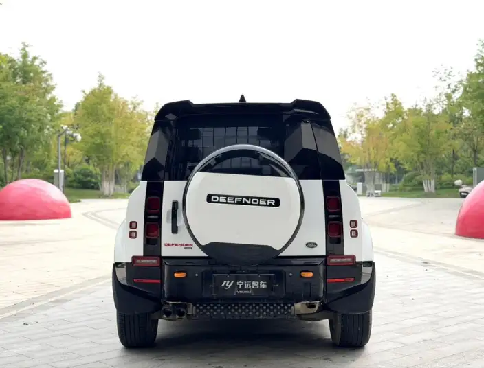 Land Rover Defender 2022 Model 110 P400 X-Dynamic HSE – фото 5