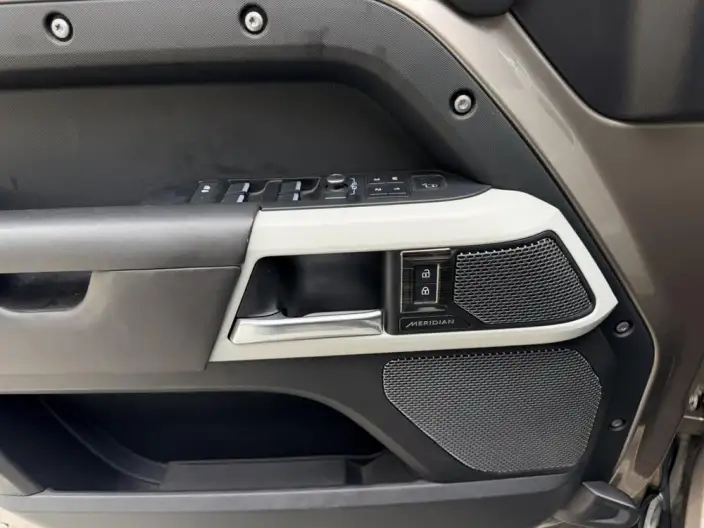 Land Rover Defender 2022 Model 110 P400 X-Dynamic HSE – фото 6