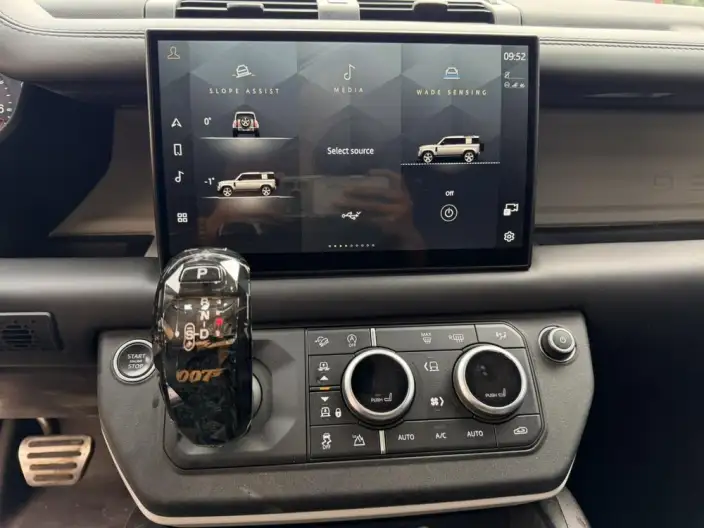Land Rover Defender 2022 Model 110 P400 X-Dynamic HSE – фото 10
