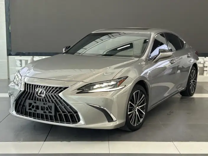 Lexus ES 2022 Model 300h Premium – фото 1