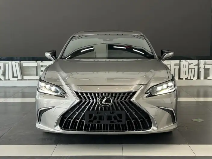 Lexus ES 2022 Model 300h Premium – фото 2