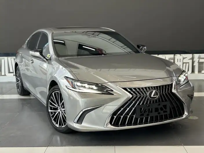 Lexus ES 2022 Model 300h Premium – фото 3