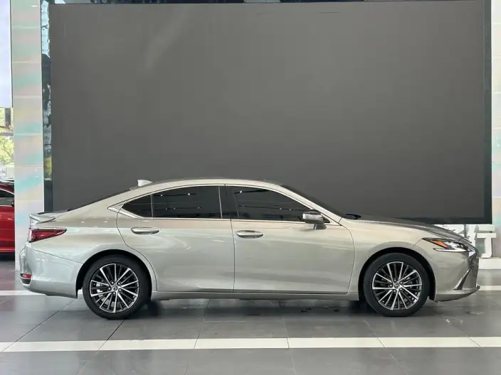 Lexus ES 2022 Model 300h Premium – фото 7