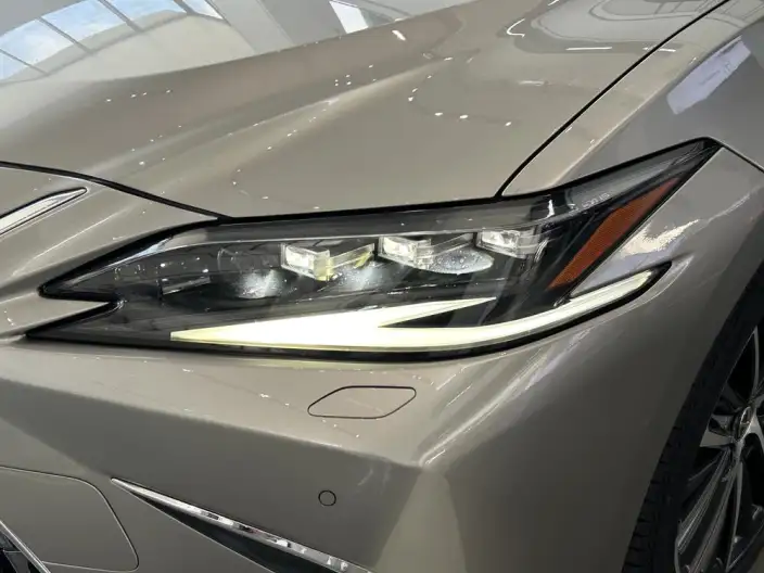 Lexus ES 2022 Model 300h Premium – фото 8