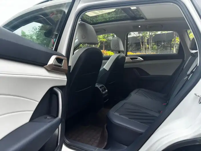 Volkswagen Tharu 2023 Model 300TSI 2WD Moonlight Edition – фото 9