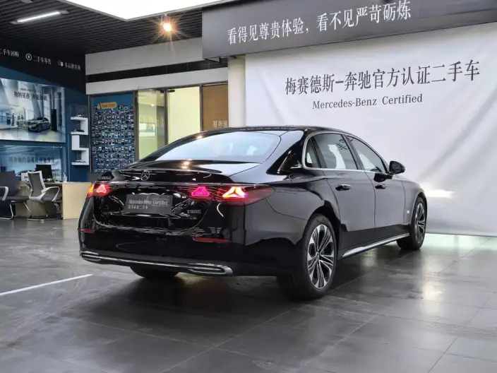 Mercedes-Benz E-Class PHEV 2024 Model E 350 e L sedan – фото 6