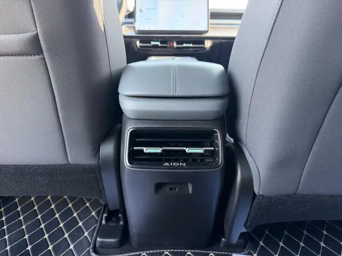 AION Y 2023 Model Plus 610 Lexiang Edition – фото 7