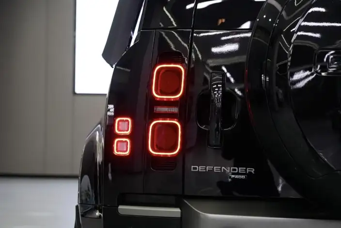 Land Rover Defender 2023 Model Facelift 110 P400 X-Dynamic HSE – фото 10