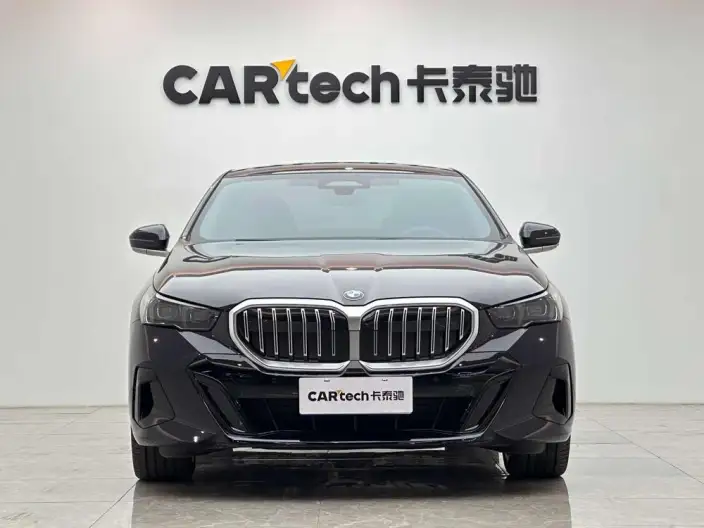 BMW 5 Series 2026 Model 530Li Exclusive Model M Sports Set