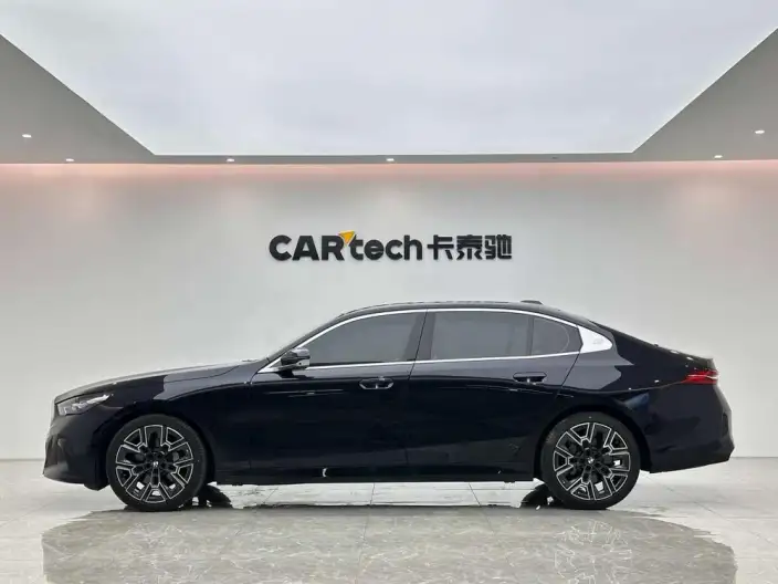 BMW 5 Series 2026 Model 530Li Exclusive Model M Sports Set
