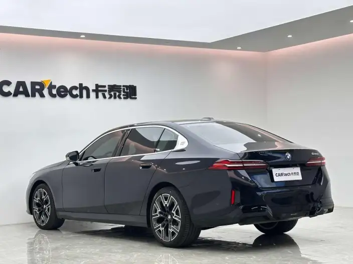 BMW 5 Series 2026 Model 530Li Exclusive Model M Sports Set – фото 5
