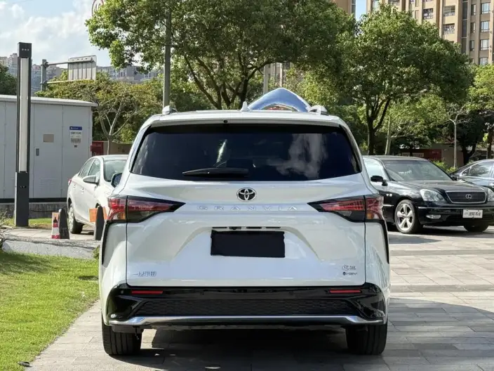Granvia 2024 Model Intelligent Hybrid 2.5L 2WD Noble PLUS Edition – фото 3