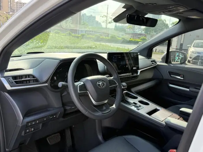 Granvia 2024 Model Intelligent Hybrid 2.5L 2WD Noble PLUS Edition – фото 8