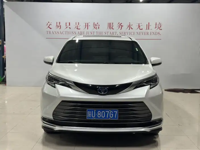 Toyota Sienna 2021 Model 2.5L Hybrid Premium Edition – фото 2