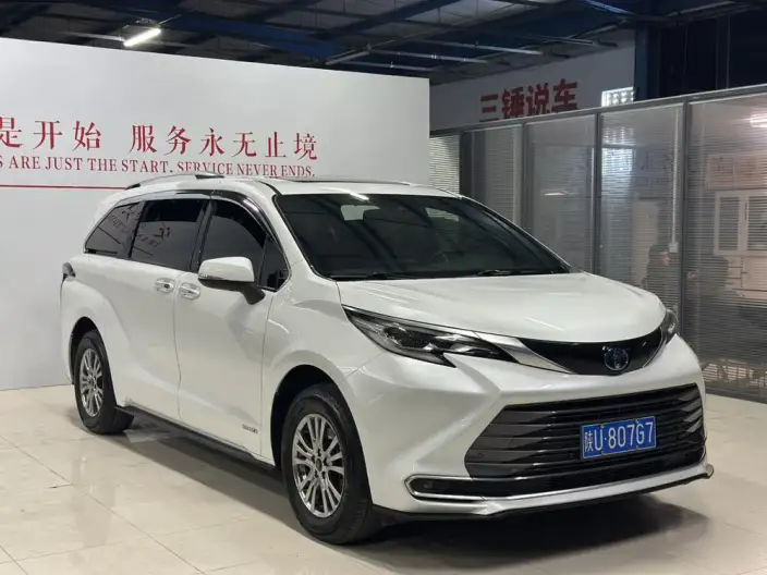 Toyota Sienna 2021 Model 2.5L Hybrid Premium Edition – фото 3