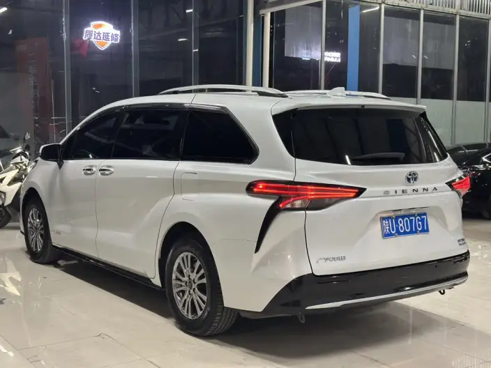 Toyota Sienna 2021 Model 2.5L Hybrid Premium Edition – фото 4