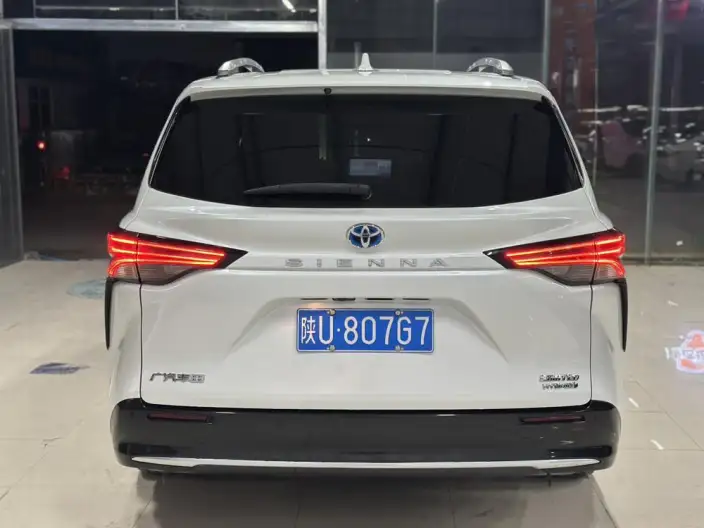 Toyota Sienna 2021 Model 2.5L Hybrid Premium Edition – фото 5
