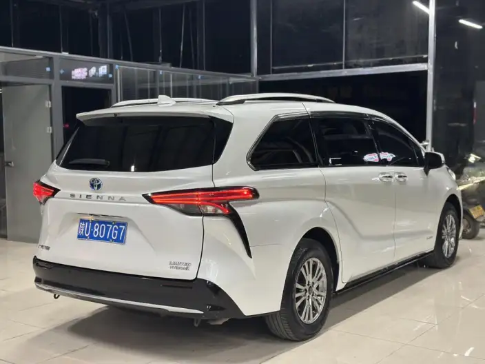 Toyota Sienna 2021 Model 2.5L Hybrid Premium Edition – фото 6