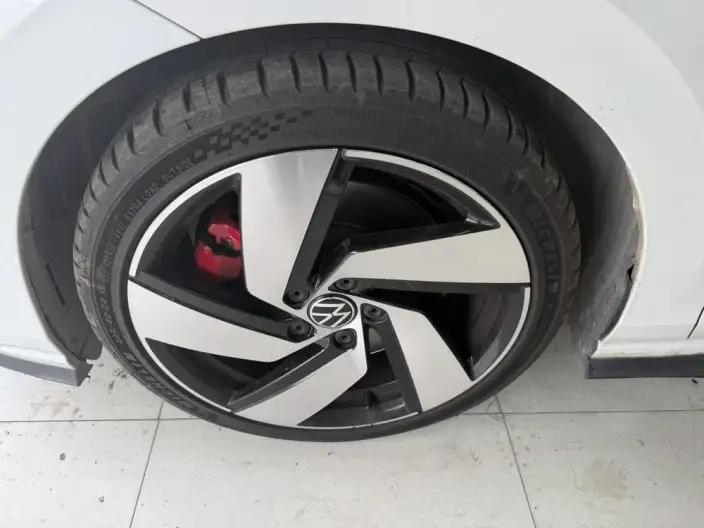 Volkswagen Golf GTI 2021 Model 380TSI DSG GTI – фото 8
