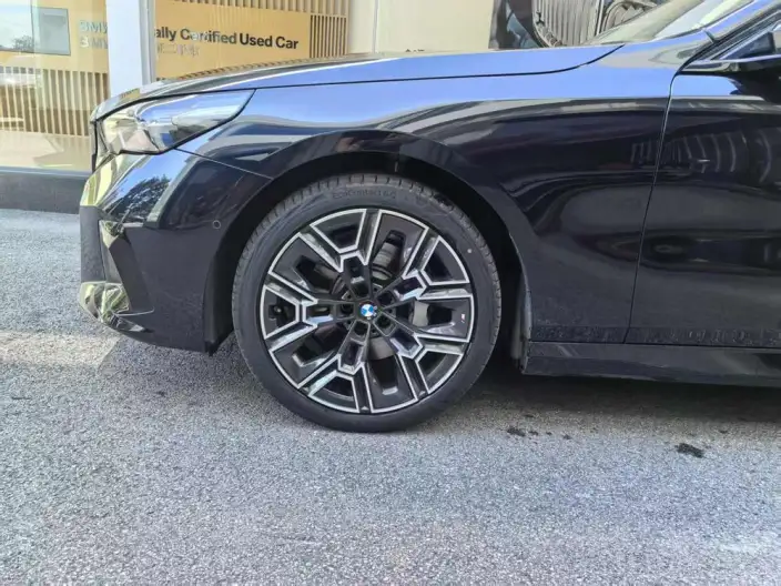 BMW 5 Series 2026 Model 530Li Exclusive Model M Sports Set – фото 5
