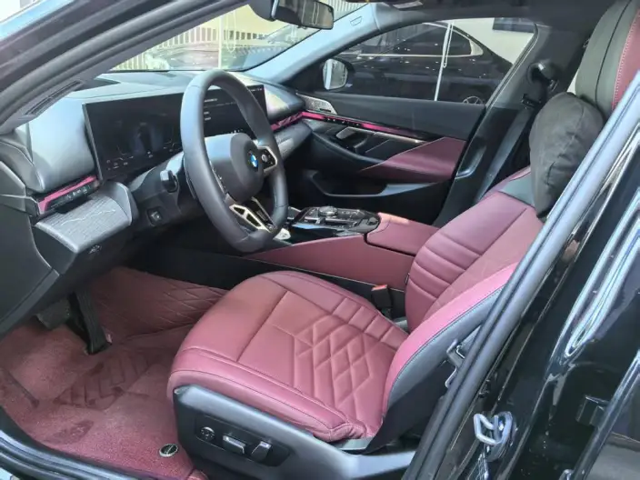 BMW 5 Series 2026 Model 530Li Exclusive Model M Sports Set – фото 8