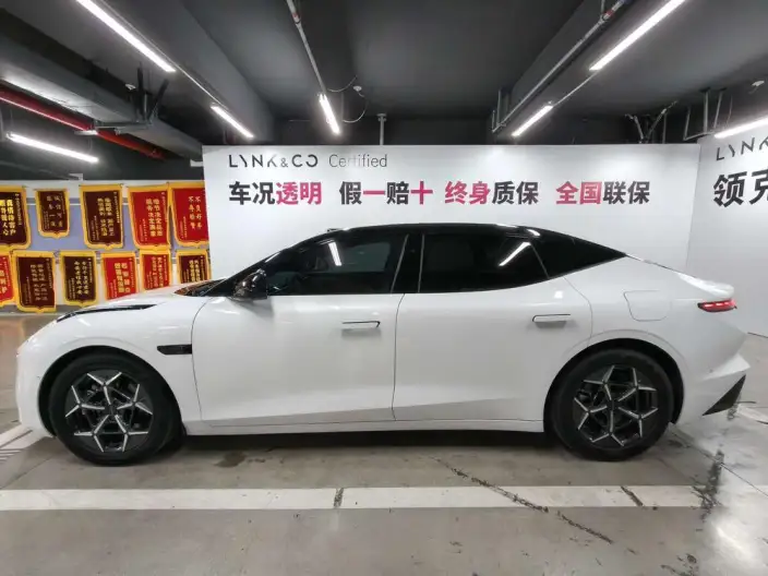 Lynk & Co 10 EM-P 2025 Model 240 4WD Ultra H5 – фото 4