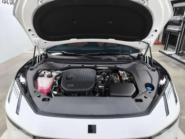 Lynk & Co 10 EM-P 2025 Model 240 4WD Ultra H5 – фото 9