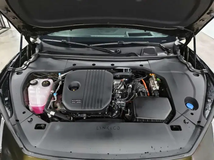 Lynk & Co 10 EM-P 2025 Model 240 4WD Ultra Sports Edition – фото 9